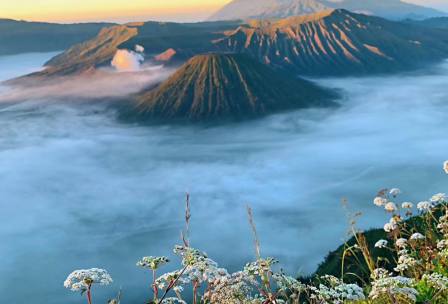 世界尽头|伊真蓝火焰，月球地貌行走布罗默火山，畅游巴厘岛佩妮达岛
