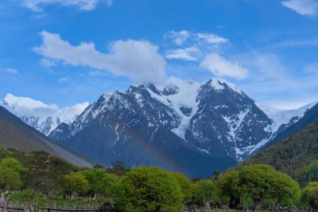 梅里雪山最后的净土甲应村，莲花秘境墨脱，人间仙境丙中洛独龙江，穿越滇藏新通道，体验即将消失的最难丙察察